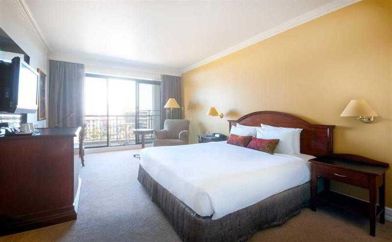 Visy Dior Hotel Baulkham Hills Luaran gambar
