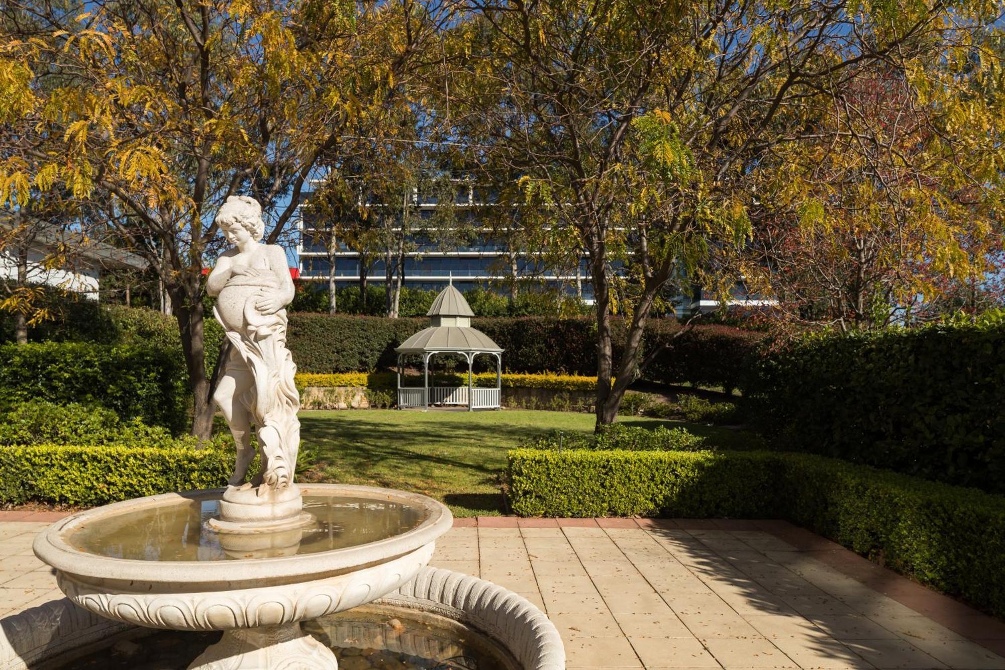 Visy Dior Hotel Baulkham Hills Luaran gambar